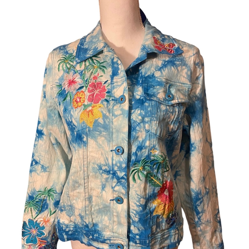 DG2 BY DIANE GILMAN TIE DYE & FLORAL EMBROIDERED JEAN JACKET